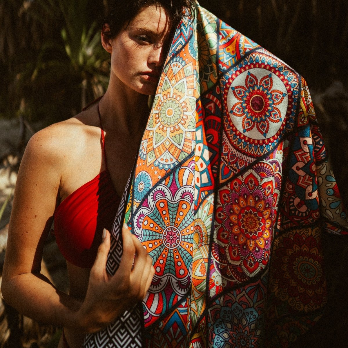 Mosaics - Schnelltrocknendes Reise - und Strandtuch mit Geheimfach - woodsandwaves.co