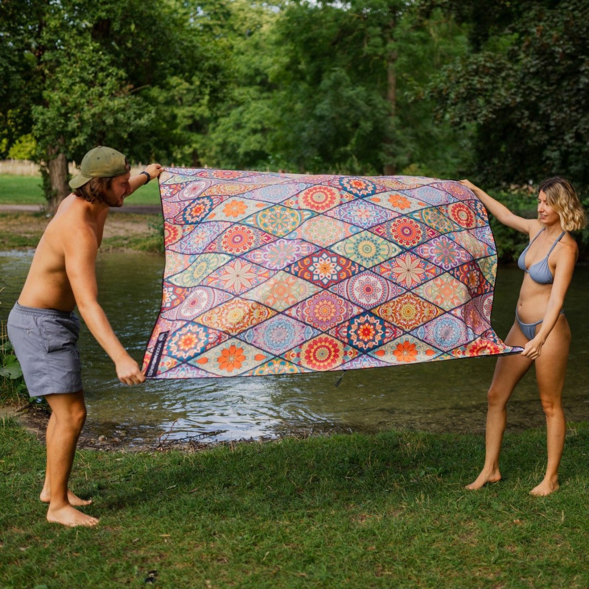 Mosaics - Stranddecke XXL - leicht, kompakt & sandabweisend - woodsandwaves.co
