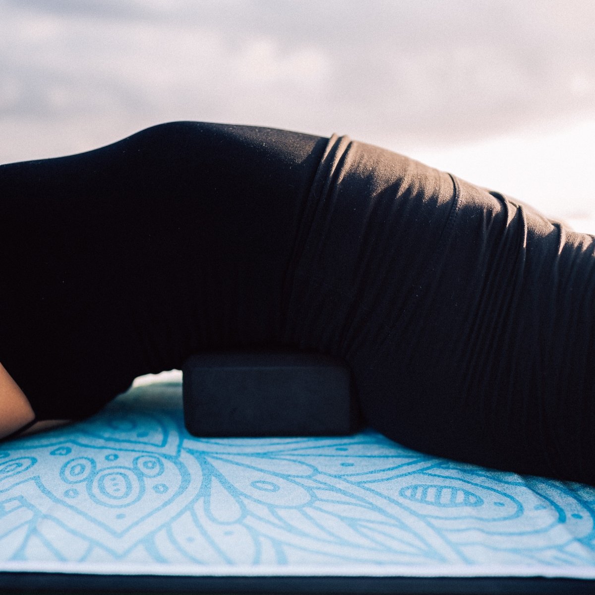 Mystic Mandala - Rutschfestes Yoga - Handtuch mit Silikon - Noppen - woodsandwaves.co