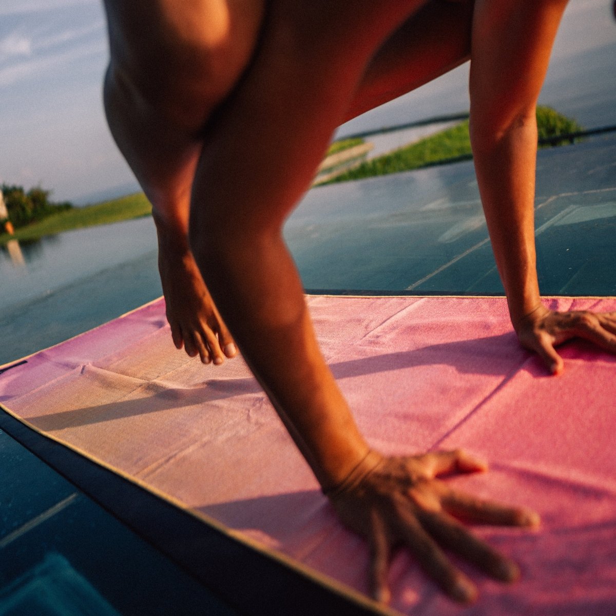 Peaceful Heaven - Rutschfestes Yoga - Handtuch mit Silikon - Noppen - woodsandwaves.co