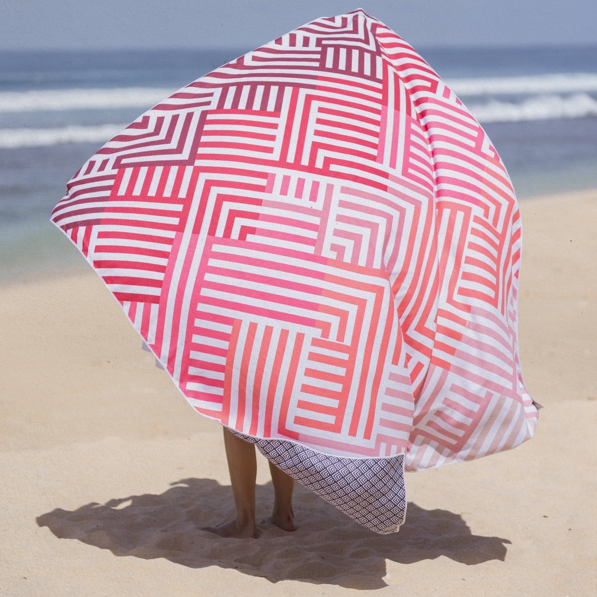 Pink Relaxation - Stranddecke XXL - leicht, kompakt & sandabweisend - woodsandwaves.co