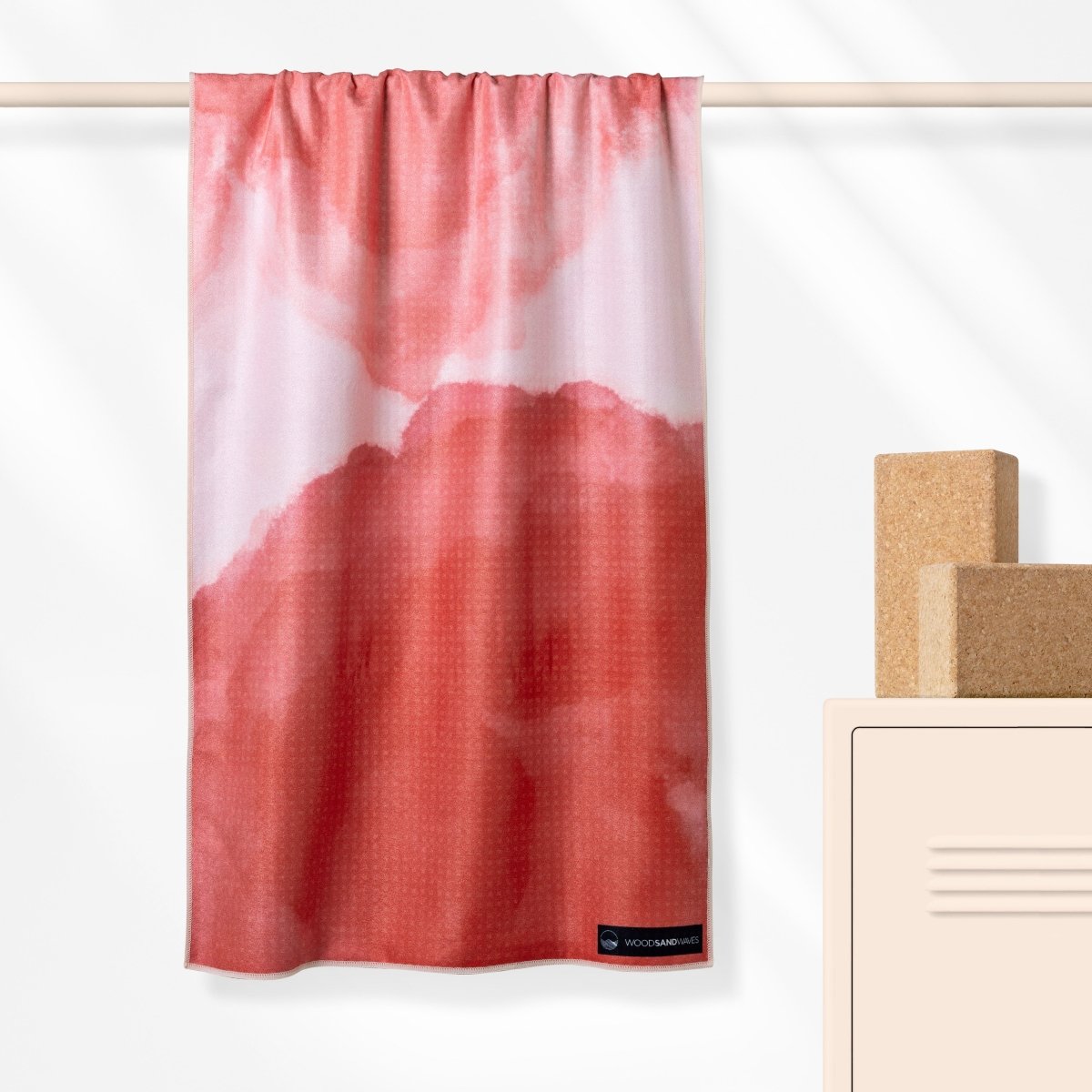 Red Horizon - Rutschfestes Yoga - Handtuch mit Silikon - Noppen - woodsandwaves.co