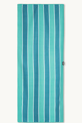 Laguna Stripes – Saunatuch aus Premium Mikrofaser (200 x 80 cm), ausgebreitet – Woods & Waves