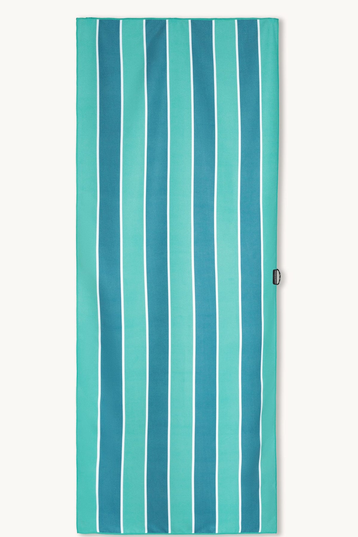 Laguna Stripes – Saunatuch aus Premium Mikrofaser (200 x 80 cm), ausgebreitet – Woods & Waves