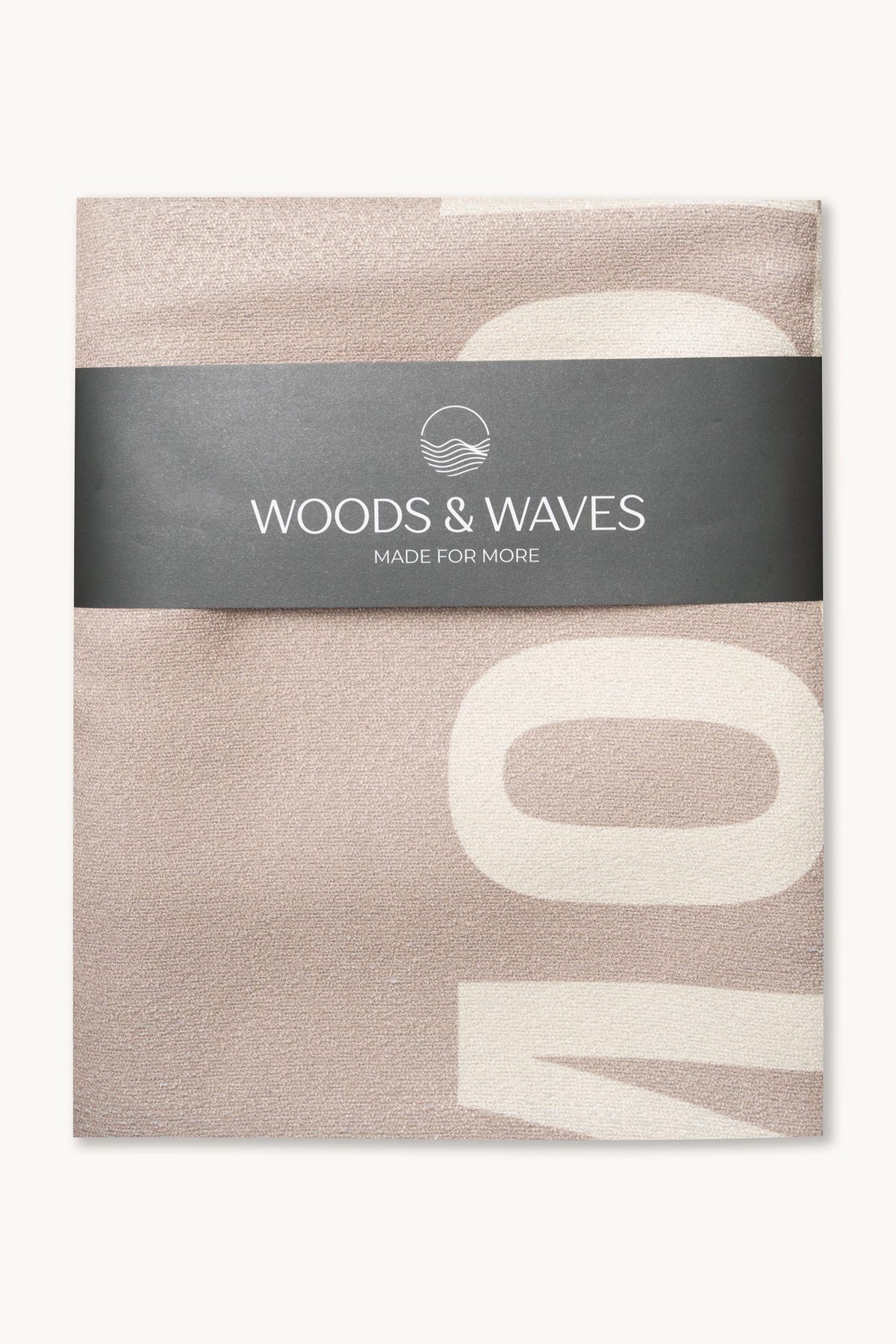 Relax Mode – Saunatuch aus Premium Mikrofaser (200 x 80 cm), gefaltet mit Banderole – Woods & Waves