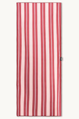 Rosella Stripes – Saunatuch aus Premium Mikrofaser (200 x 80 cm), ausgebreitet – Woods & Waves