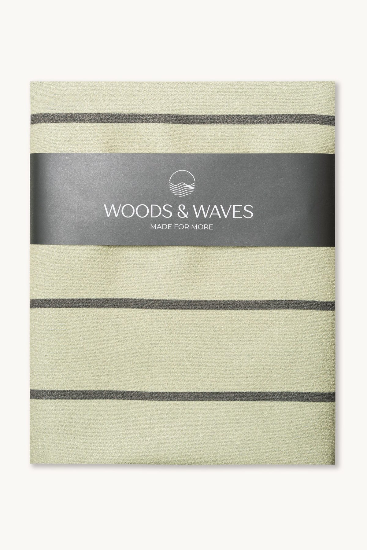 Sage Lines – Saunatuch aus Premium Mikrofaser (200 x 80 cm), gefaltet mit Banderole – Woods & Waves