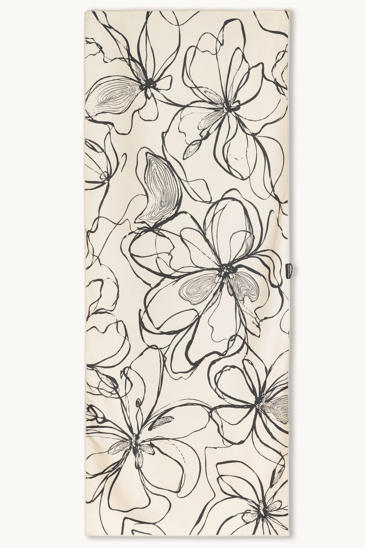 Silent Bloom – Saunatuch aus Premium Mikrofaser (200 x 80 cm), ausgebreitet – Woods & Waves