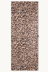 Wild Instinct – Saunatuch aus Premium Mikrofaser (200 x 80 cm), ausgebreitet – Woods & Waves