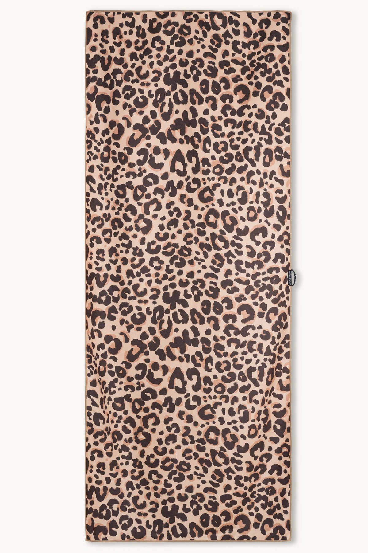 Wild Instinct – Saunatuch aus Premium Mikrofaser (200 x 80 cm), ausgebreitet – Woods & Waves