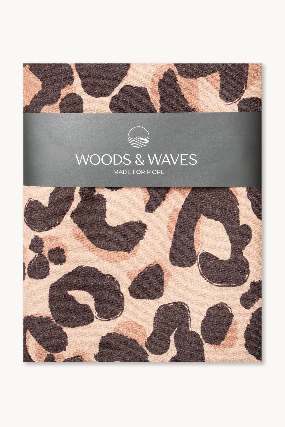 Wild Instinct – Saunatuch aus Premium Mikrofaser (200 x 80 cm), gefaltet mit Banderole – Woods & Waves