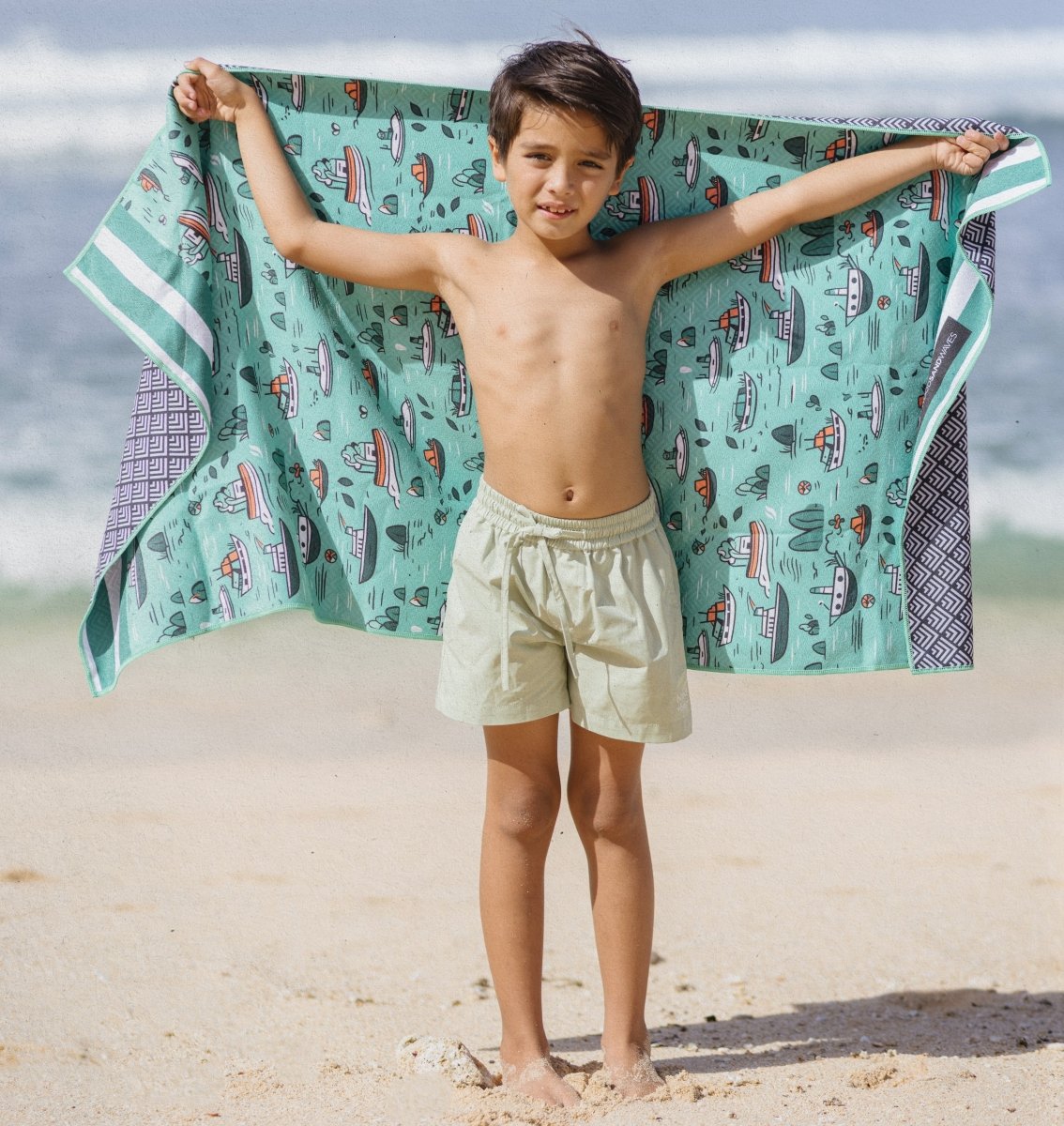 Ship Ahoy - Strandtuch für Kinder - schadstofffrei & sanft zur Haut - woodsandwaves.co