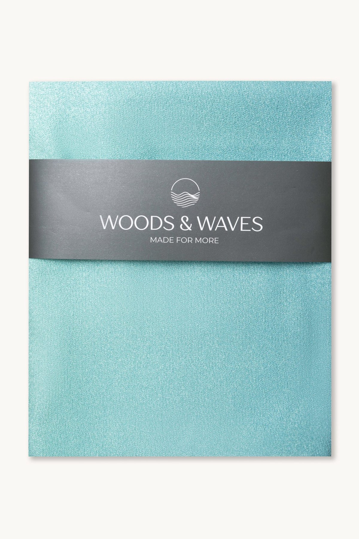 Calm Cruise Pace – Sporthandtuch mit Magnet & Zipper-Tasche, gefaltet mit Banderole – Woods & Waves
