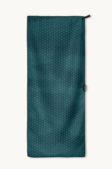 Forest Grid – Sporthandtuch mit Magnet & Zipper-Tasche, ausgebreitet – Woods & Waves