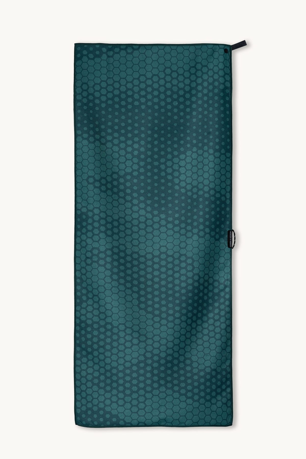 Forest Grid – Sporthandtuch mit Magnet & Zipper-Tasche, ausgebreitet – Woods & Waves