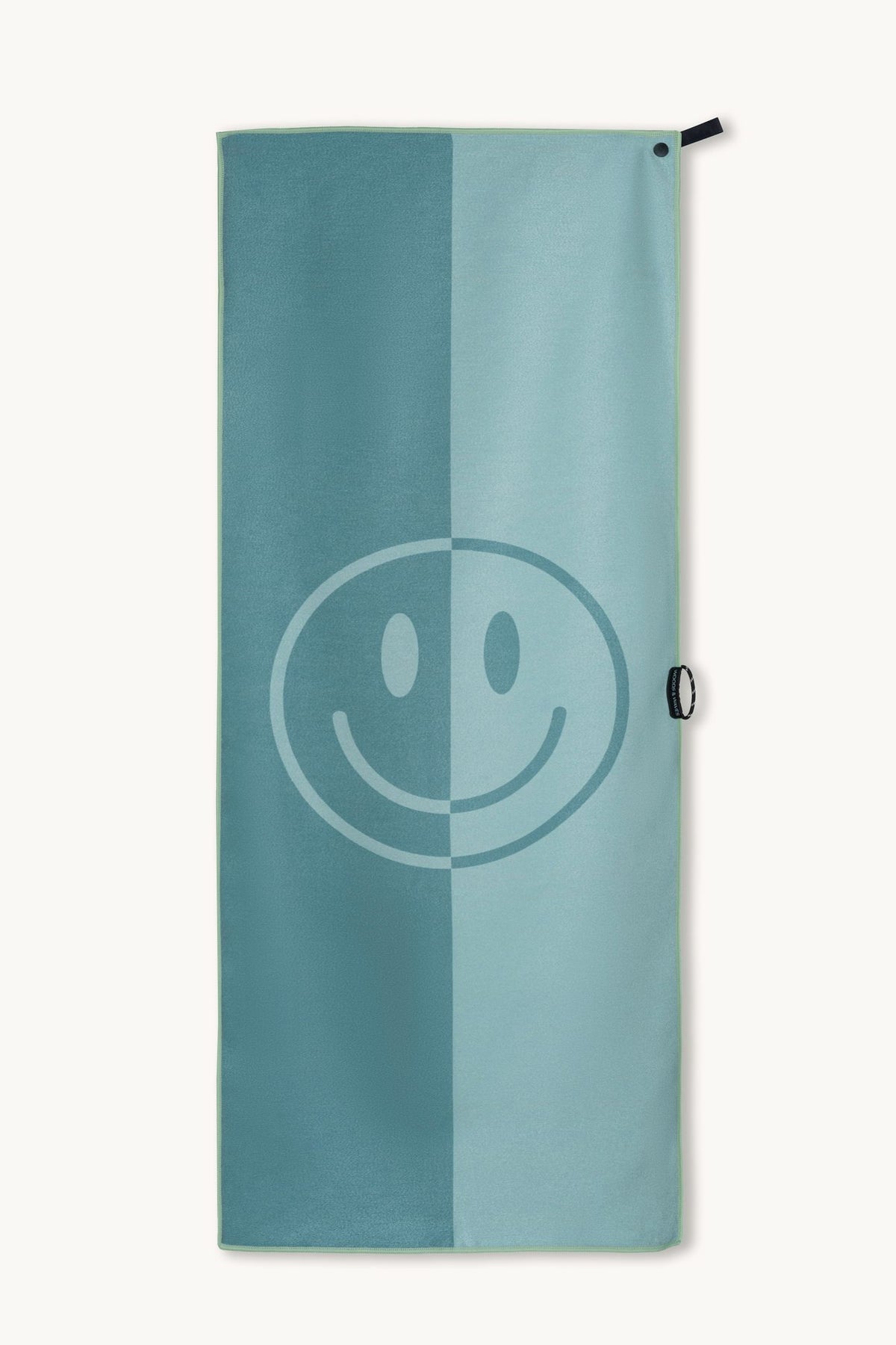 Good Mood – Sporthandtuch mit Magnet & Zipper-Tasche, ausgebreitet – Woods & Waves