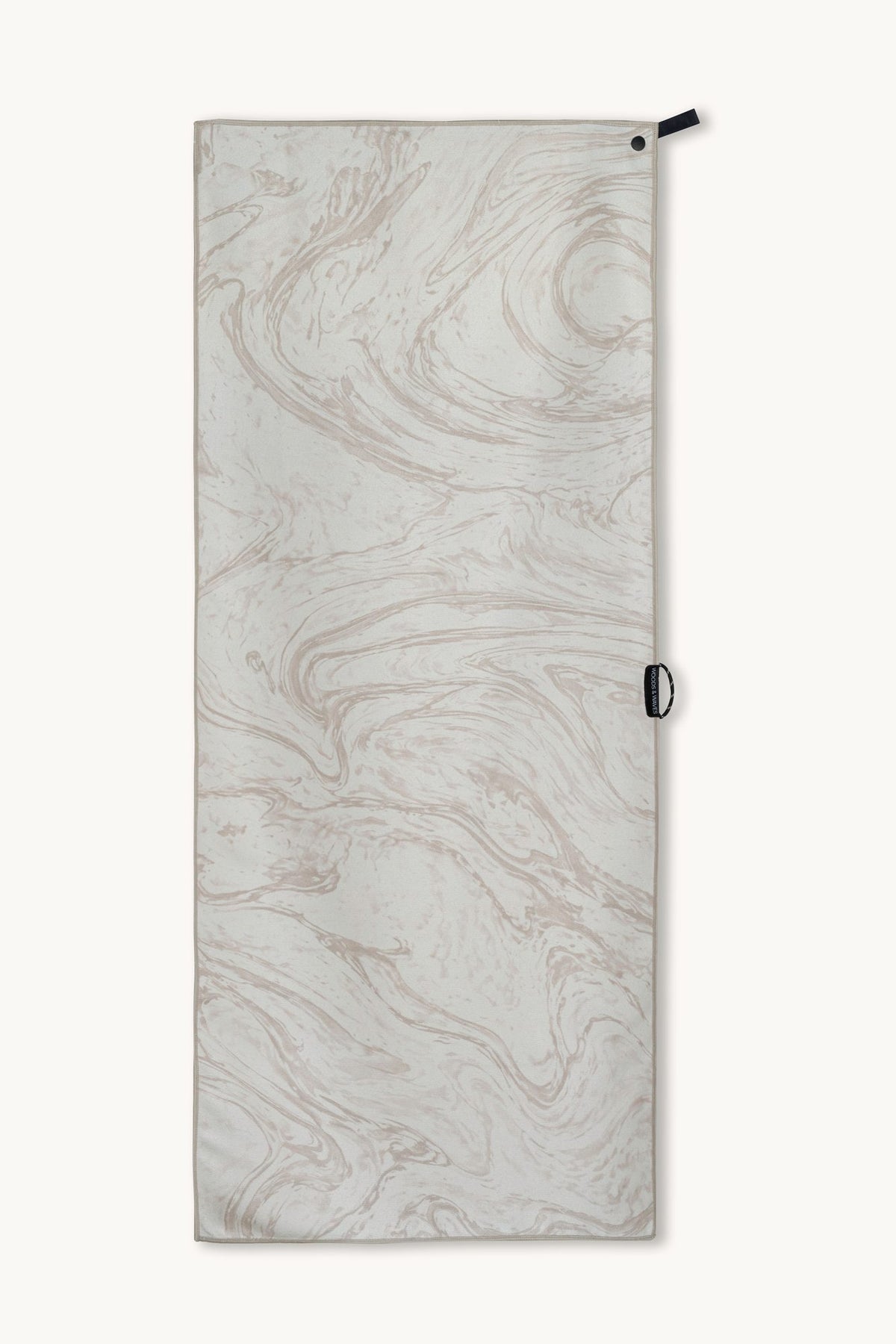 Ivory Flow – Sporthandtuch mit Magnet & Zipper-Tasche, ausgebreitet – Woods & Waves