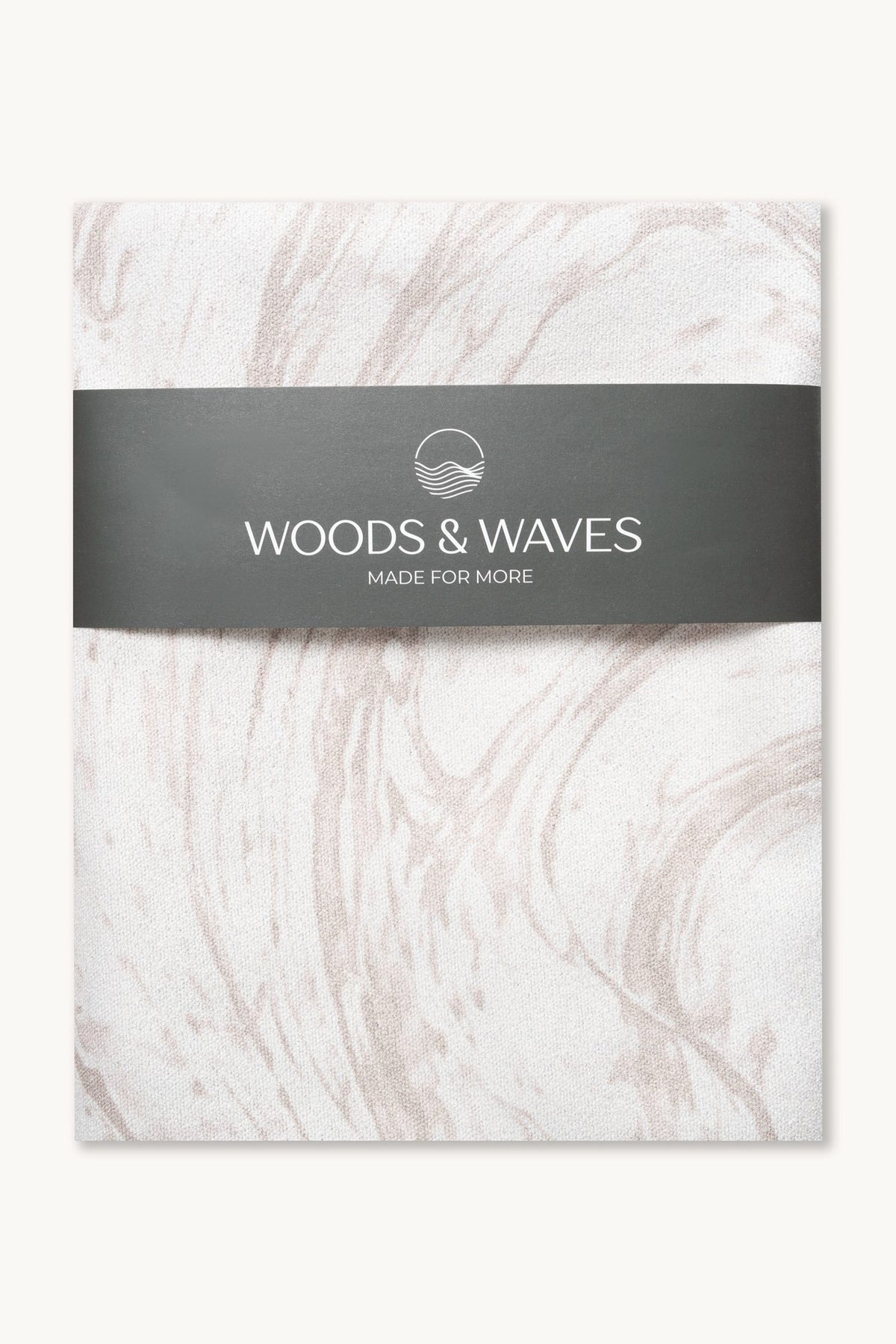 Ivory Flow – Sporthandtuch mit Magnet & Zipper-Tasche, gefaltet mit Banderole – Woods & Waves