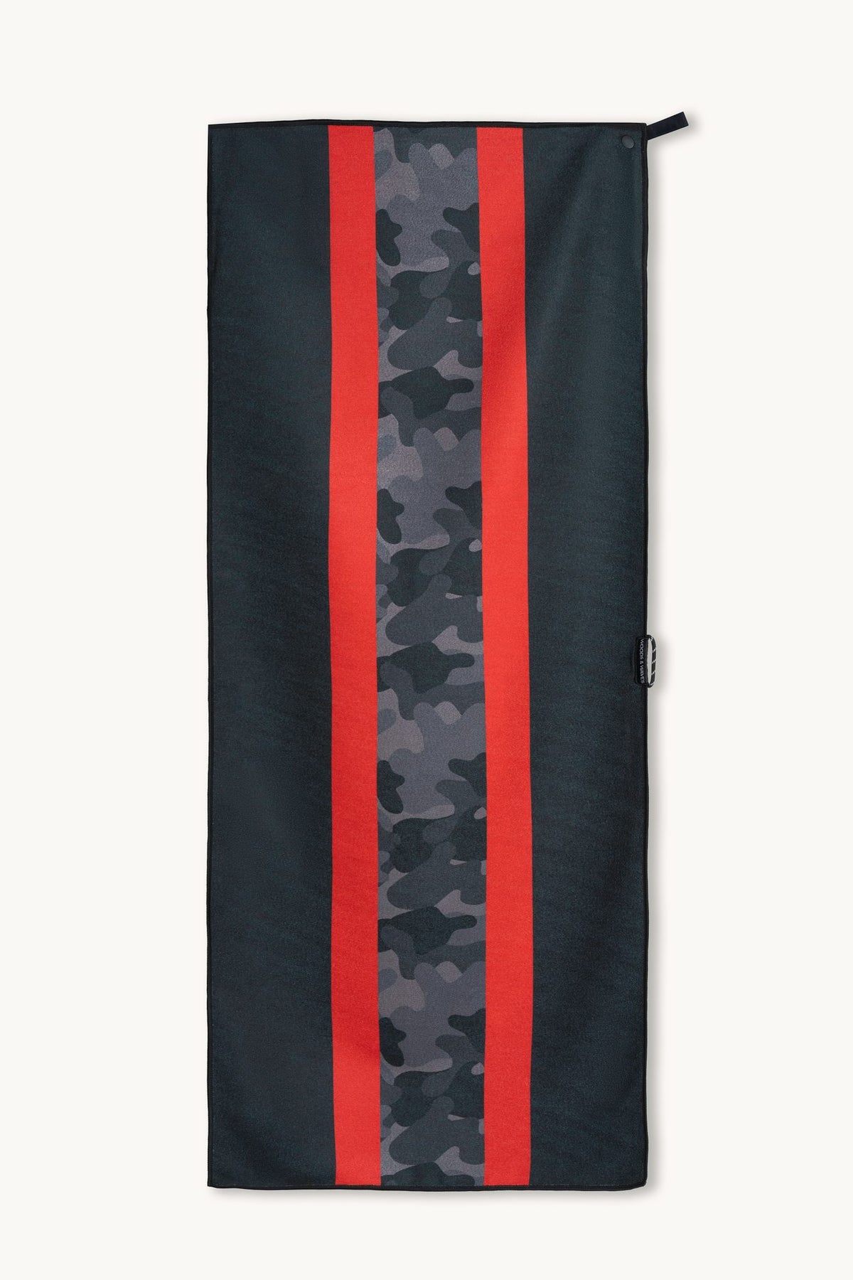 Redline – Sporthandtuch mit Magnet & Zipper-Tasche, ausgebreitet – Woods & Waves