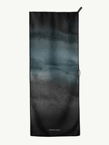 Stormy Skies - Sporthandtuch mit Magnet & Zipper - Tasche - woodsandwaves.co
