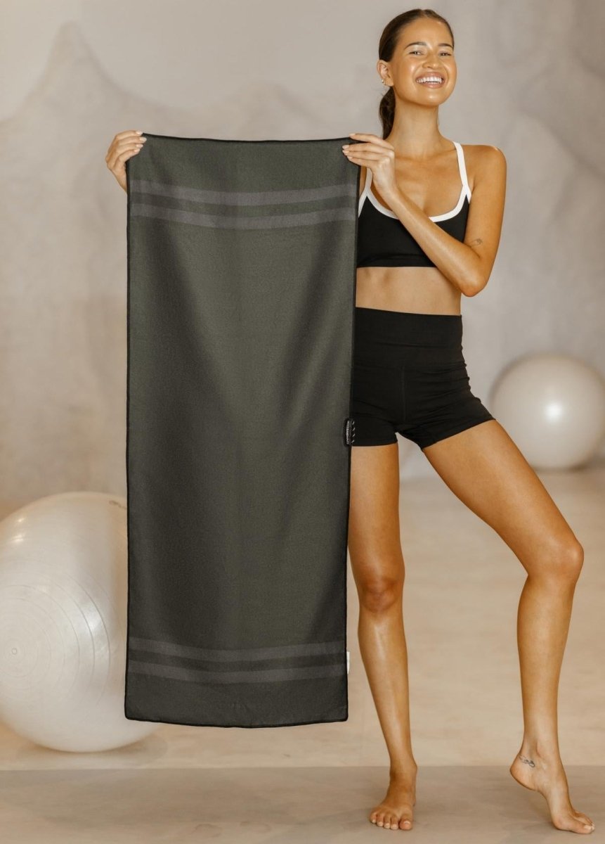 Striphes Phantom - Sporthandtuch mit Magnet, Reißverschlusstasche & BenchLock - Überzug - woodsandwaves.co