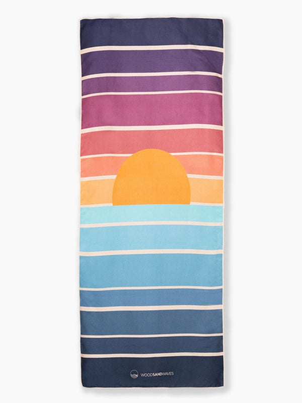 Sunset Stripes - Schnelltrocknendes Reise - und Strandtuch mit Geheimfach - woodsandwaves.co