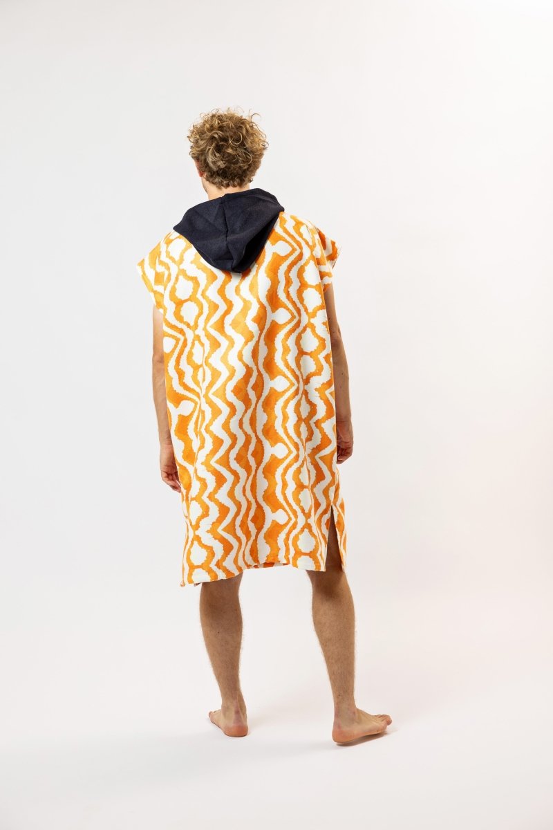 Surf - Poncho - für Frauen & Männer - aus schnelltrocknender und leichter Mikrofaser - woodsandwaves.co
