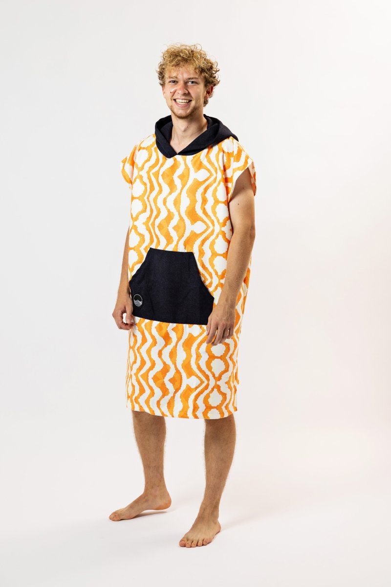 Surf - Poncho - für Frauen & Männer - aus schnelltrocknender und leichter Mikrofaser - woodsandwaves.co