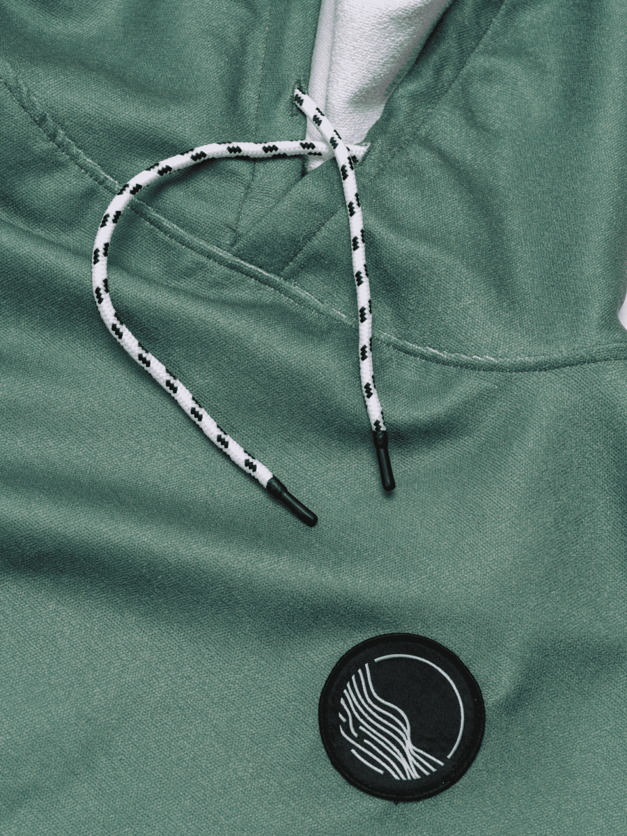 Surf - Poncho - für Frauen & Männer - aus schnelltrocknender und leichter Mikrofaser - Deep Forest - woodsandwaves.co