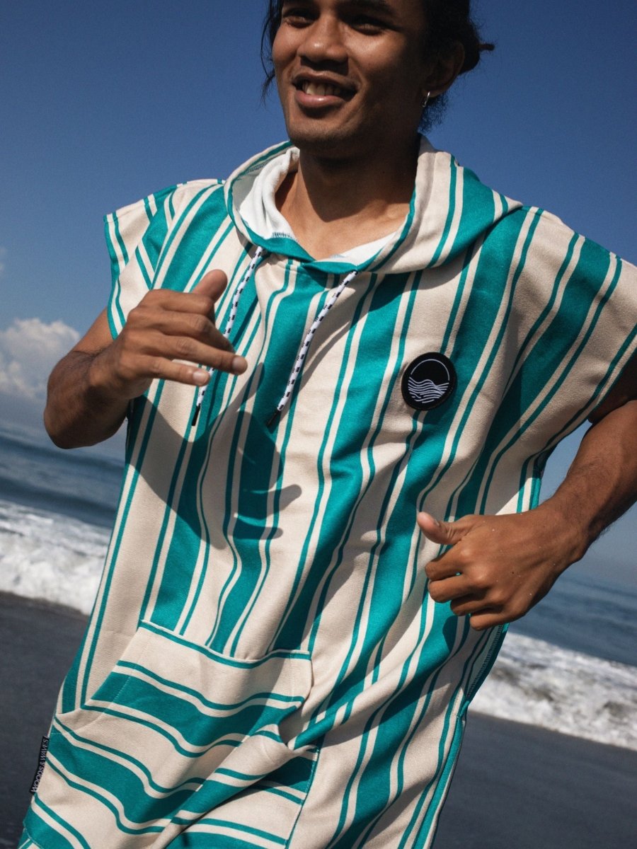 Surf - Poncho - für Frauen & Männer - aus schnelltrocknender und leichter Mikrofaser - Ocean Cabana - woodsandwaves.co