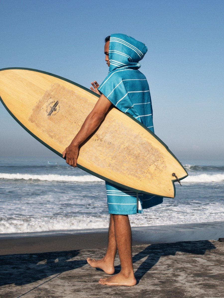 Surf - Poncho - für Frauen & Männer - aus schnelltrocknender und leichter Mikrofaser - Ocean Line - woodsandwaves.co