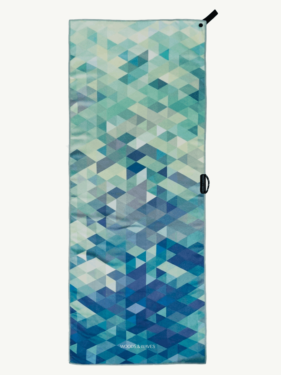 Trinity - Sporthandtuch mit Magnet & Zipper - Tasche - woodsandwaves.co