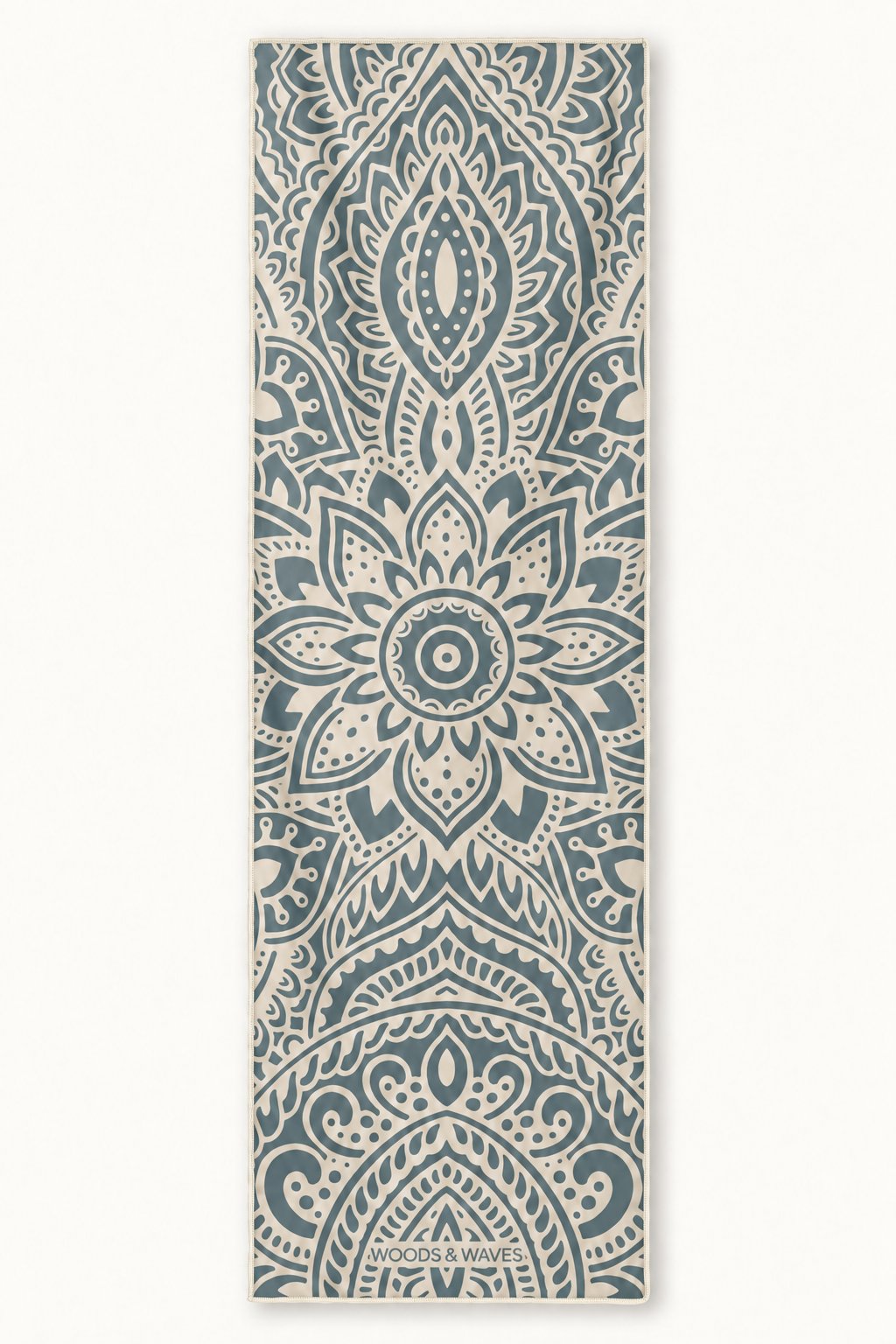 Samadhi – Rutschfestes Yoga-Handtuch mit Silikon-Noppen, ausgebreitet – Woods & Waves