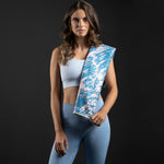 Pink Energy Flow - Sporthandtuch mit Magnet & Zipper-Tasche - WOODSANDWAVES