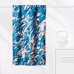 Pink Energy Flow - Sporthandtuch mit Magnet & Zipper-Tasche - WOODSANDWAVES